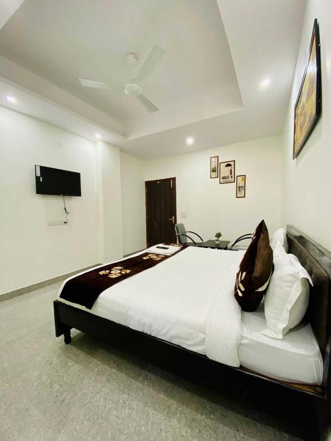 Hotel O K R Resdiancy Near Botanic Garden Of Indian Republic Noida Dış mekan fotoğraf