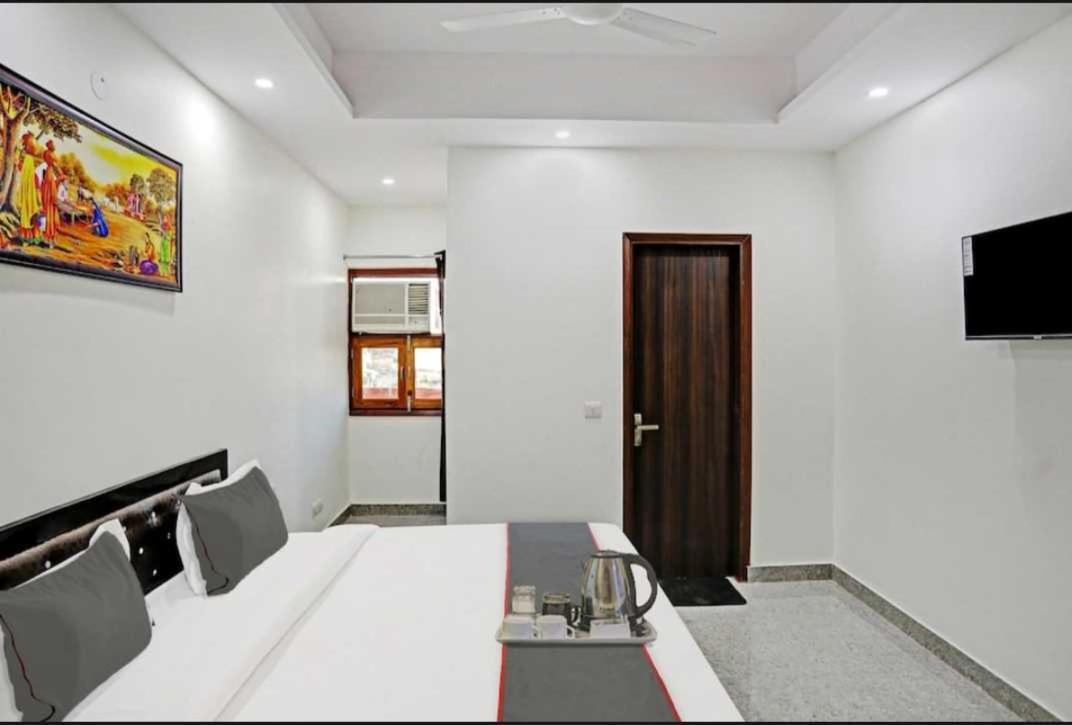 Hotel O K R Resdiancy Near Botanic Garden Of Indian Republic Noida Dış mekan fotoğraf