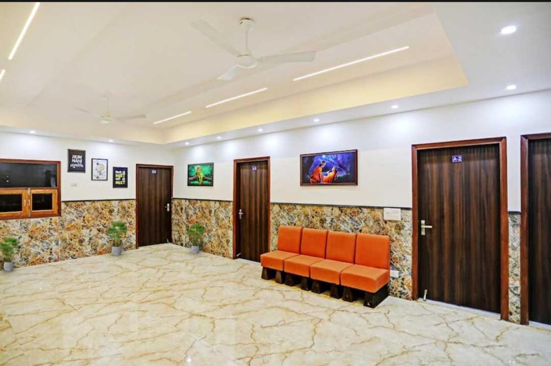 Hotel O K R Resdiancy Near Botanic Garden Of Indian Republic Noida Dış mekan fotoğraf